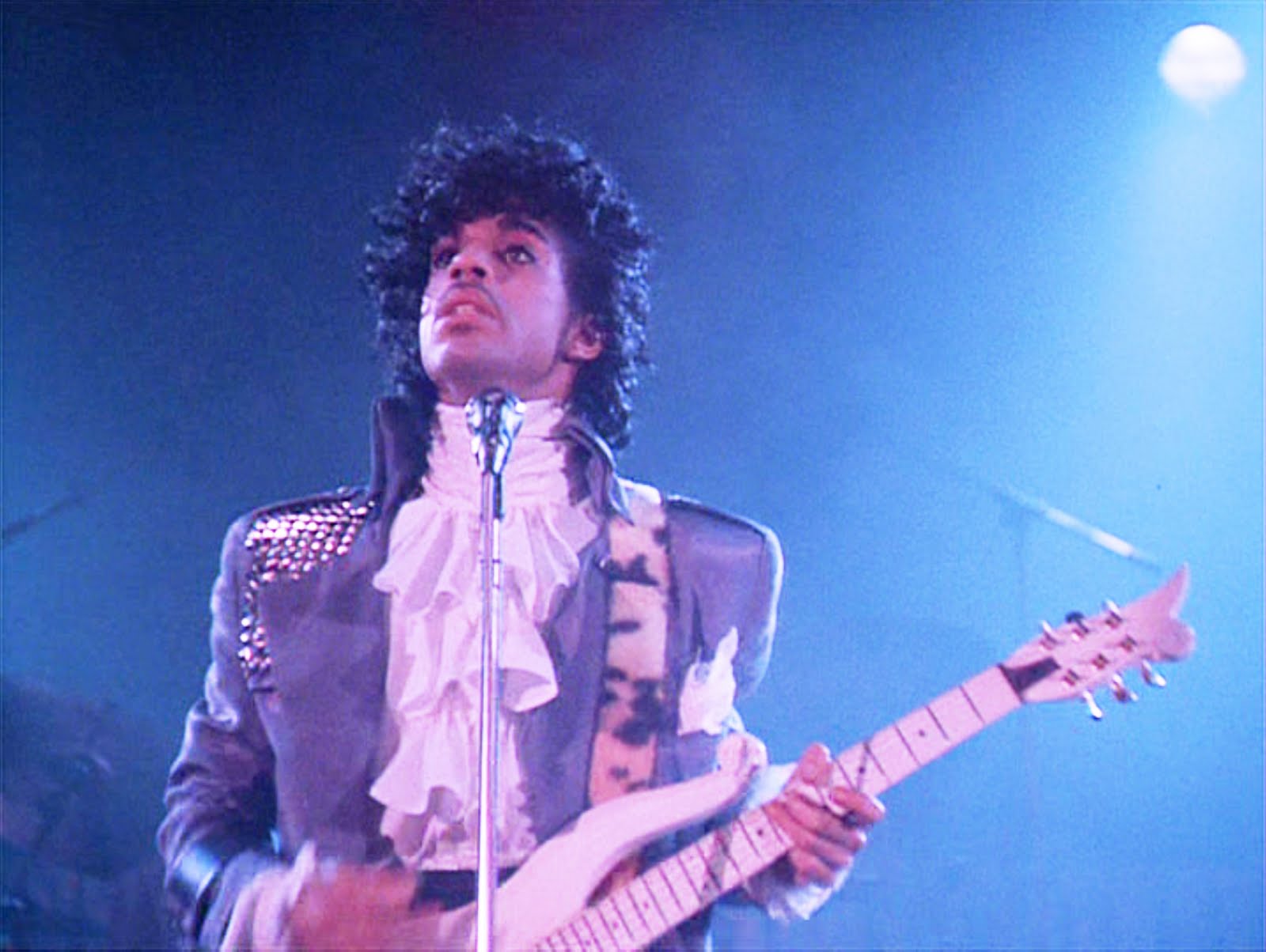 http://b-sides.tv/wp-content/uploads/2014/04/Prince-purple-Rain.jpg